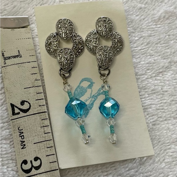 Handcrafted short necklace adorned with crystals with matching earrings - Picture 6 of 7